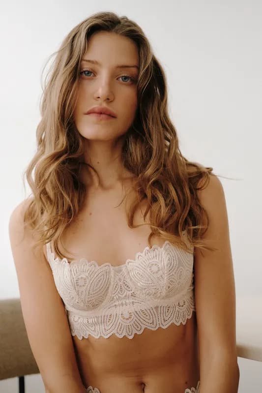 Балконет с подкладом из сетки в кружеве Vanila c классическими бразильяно